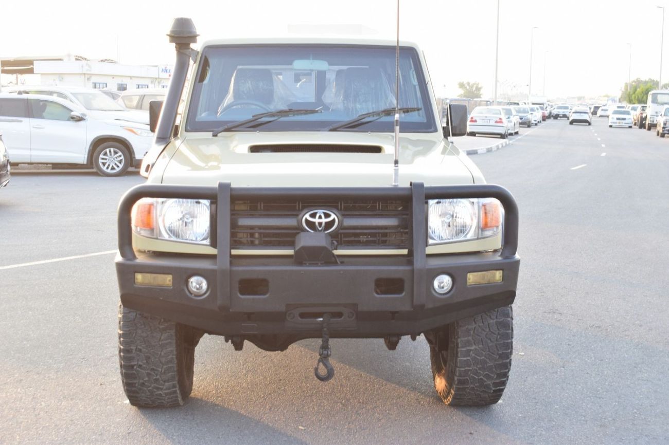 Toyota Land Cruiser 70 GXL