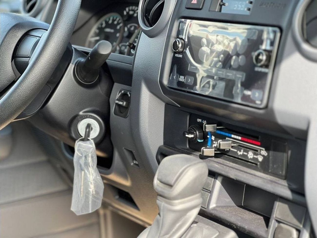 Toyota Land Cruiser Pick Up LC79 4.0L PTR A/T D/C // 2024 // MID OPTION WITH POWER WENDOS , DIFF LOCK , WINCH // SPECIAL OFFER /