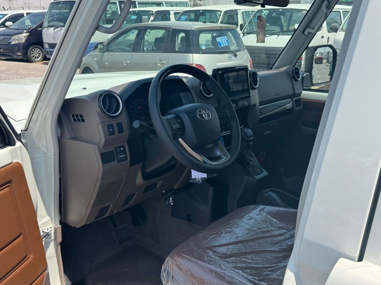 تويوتا لاند كروزر 70 2025 TOYOTA LAND CRUISER LC76 HARD TOP, 4L, PETROL, A/T, 4WD, WHITE/BEIGE