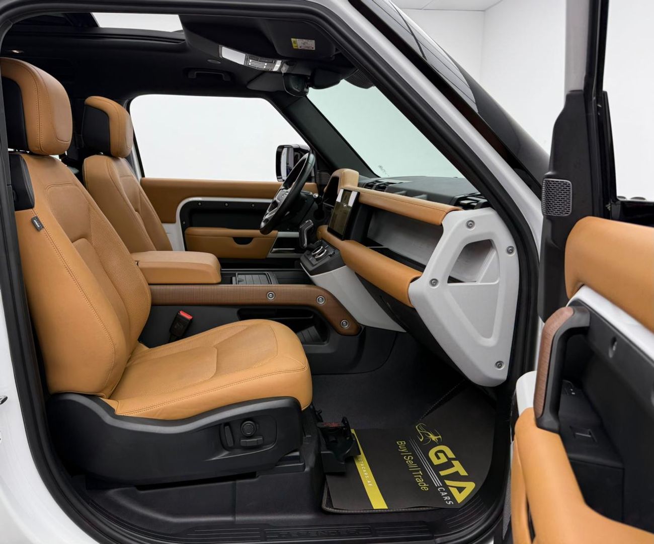 Land Rover Defender P400 90 HSE 3.0L (5 Seater) 2023 Land Rover Defender 90 HSE P400, 2027 LR Warranty + Service Pack, V