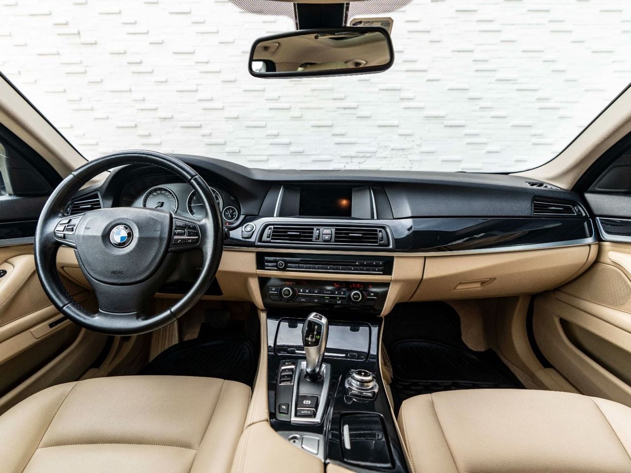 بي أم دبليو 520i Exclusive 1.6L