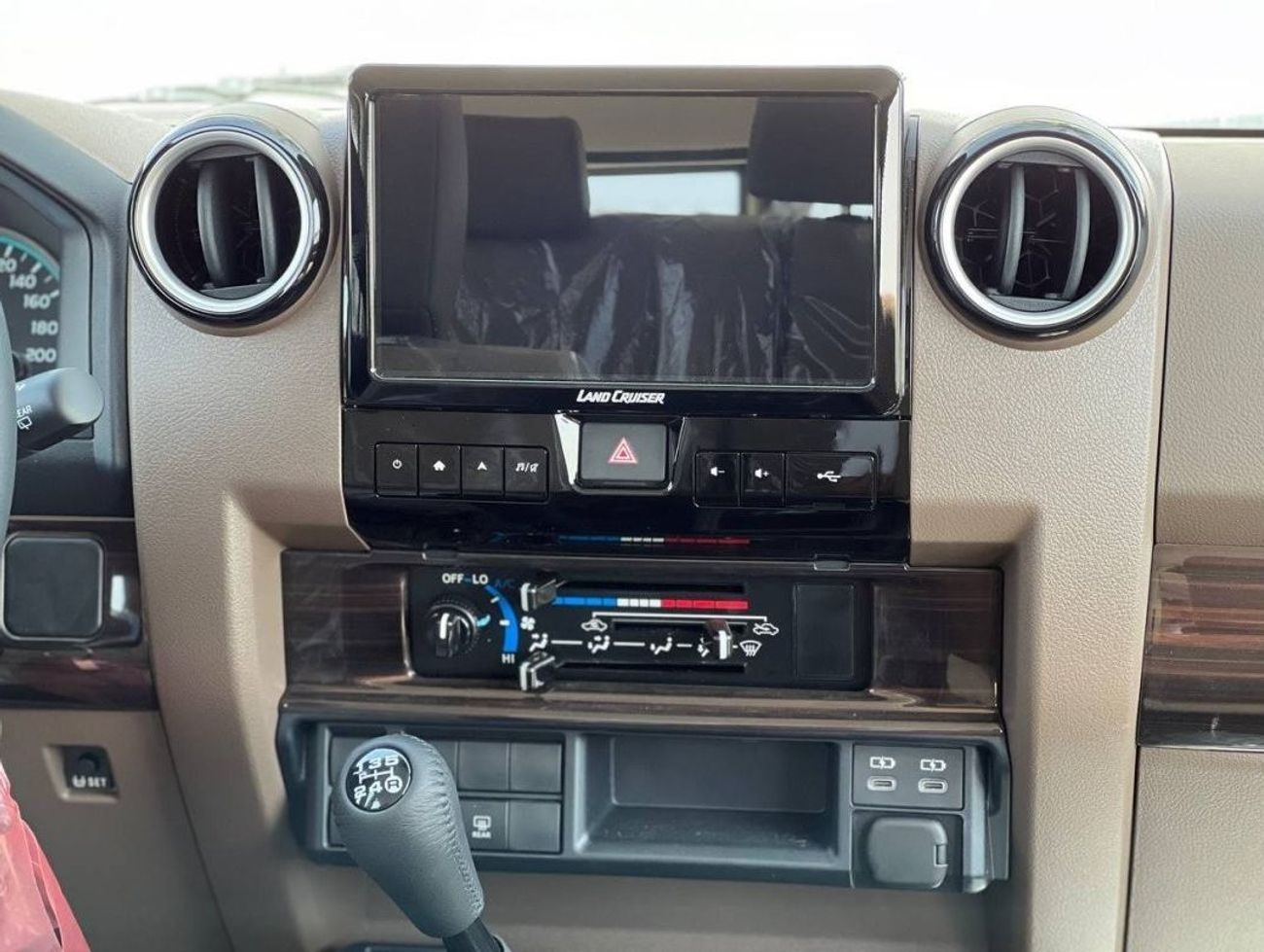 تويوتا لاند كروزر 70 LC76 4.0L PTR M/T // 2025 // HIGH OPTION WITH DVD & BACK CAMERA , POWER WINDOWS , COOL BOX // SPECIA