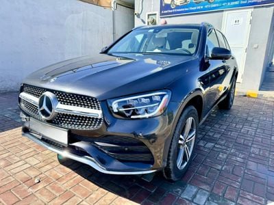 مرسيدس بنز GLC 300 2020 Mercedes benz GLC C300 4matic 4x4 full option Panoramic roof. 360 cameras. Auto parking etc