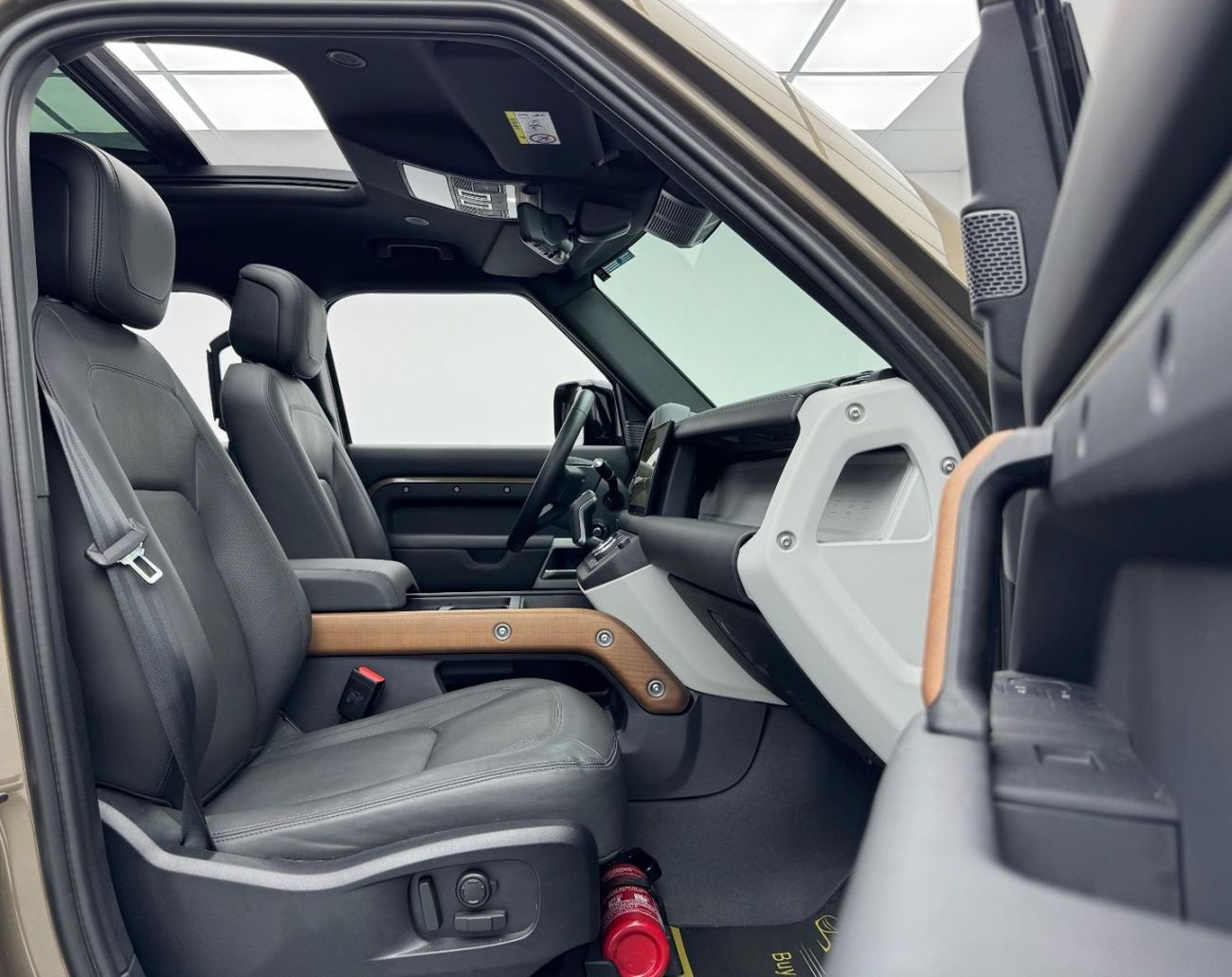 Land Rover Defender 110 HSE P400 3.0L 2024 Land Rover Defender 110 P400 HSE, 2028 Land Rover Warranty, Very Low Kms, GCC