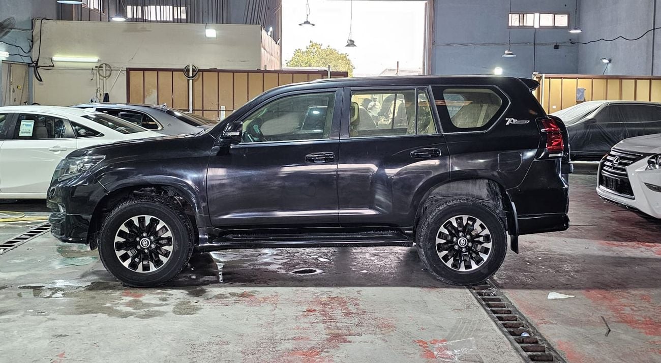 Toyota Prado TX-L 2.7L v4 petrol Engine Colour Black Transmission Automatic Interior Beige Leather seats 7seats back C