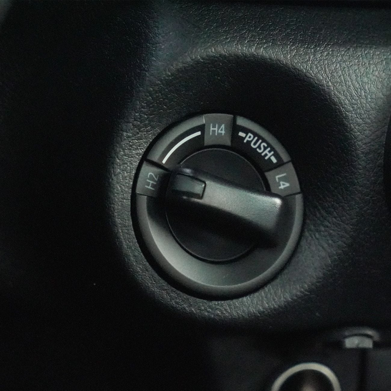 تويوتا هيلوكس DLX 2.4 L | Diesel | 4x4 | D/C | M/T | DIFFLOCK | EXPORT ONLY !