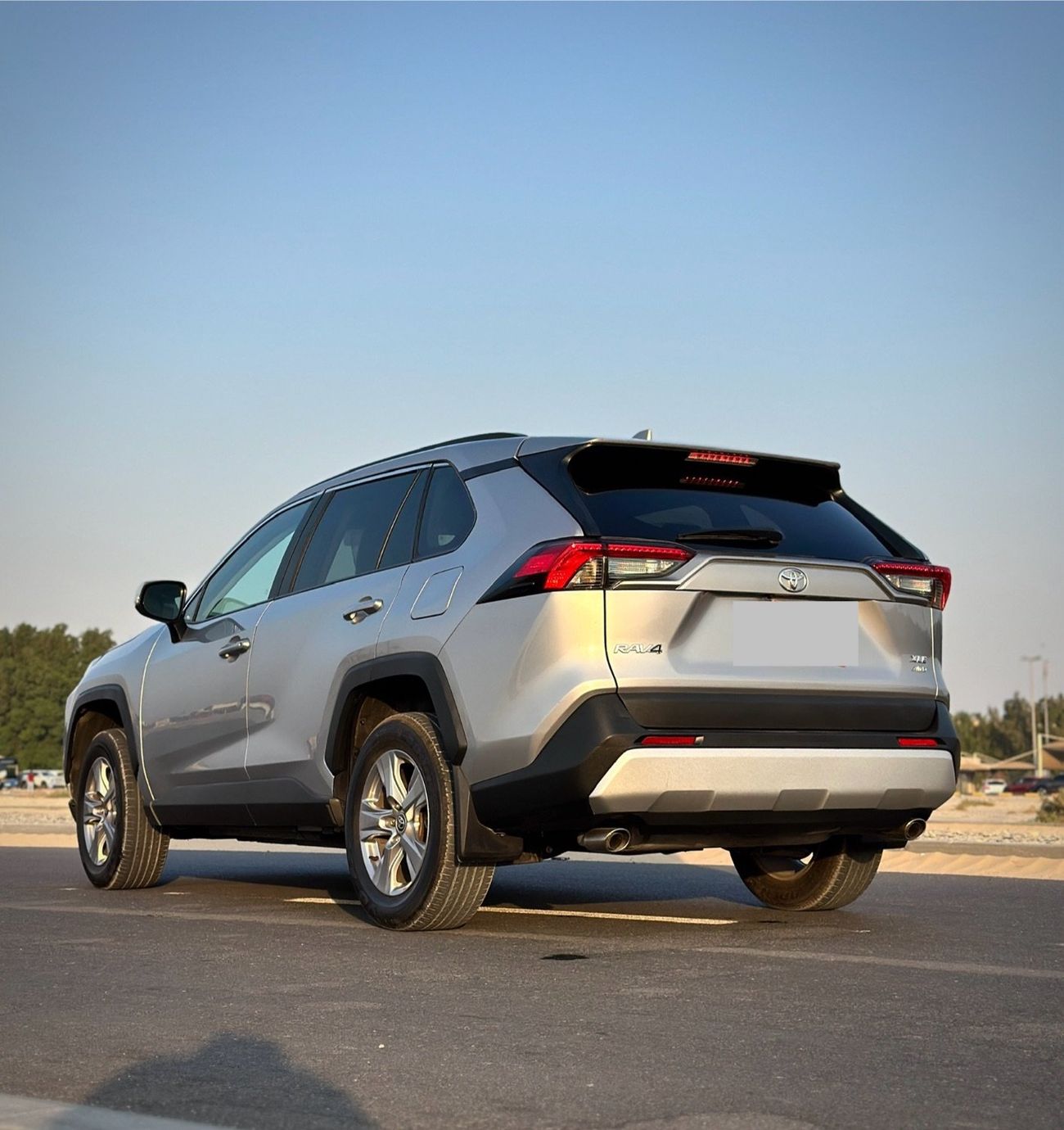 تويوتا راف ٤ XLE || PETROL || TOP CONDITION