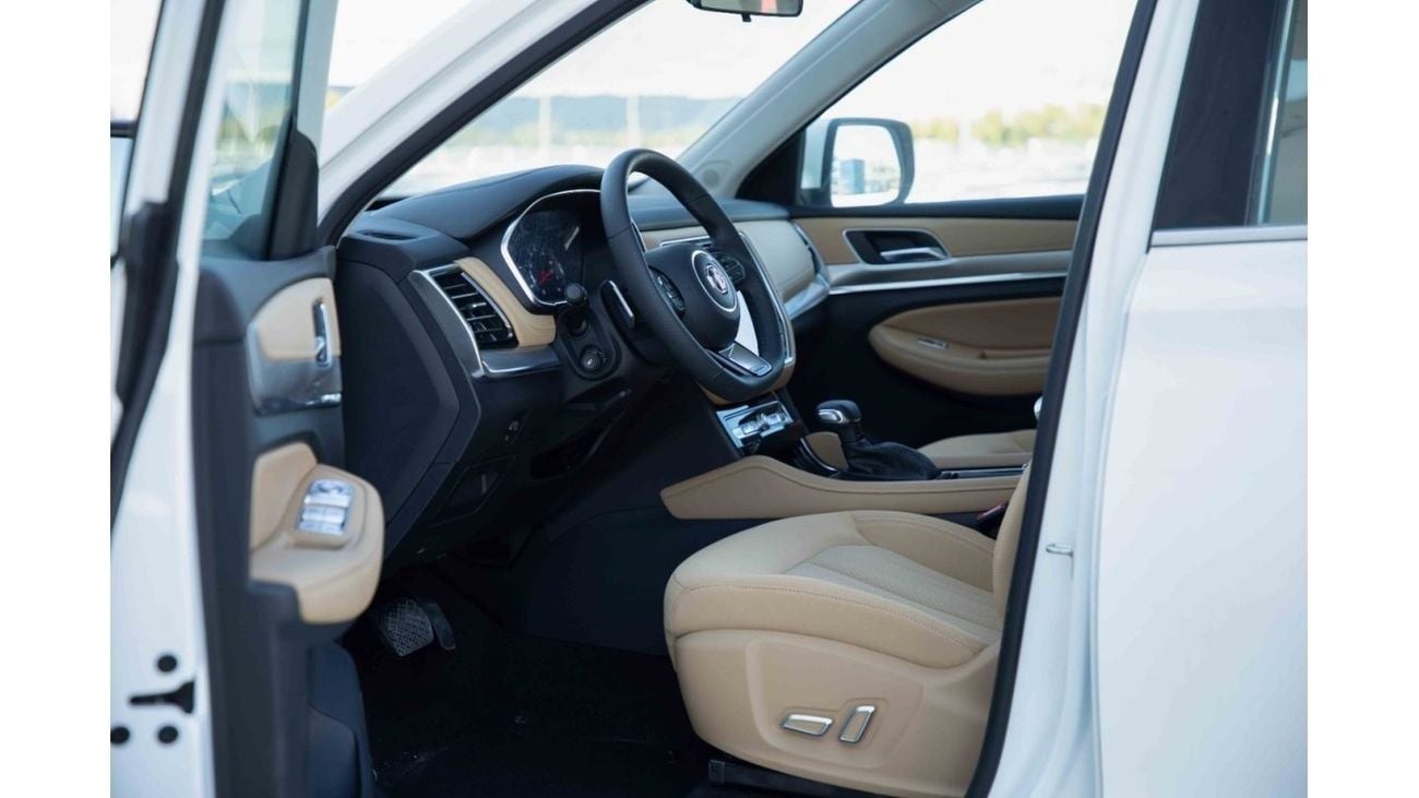 MG RX8 2023 MG RX8 4X2 2.0 STANDARD - Pearl White inside Beige