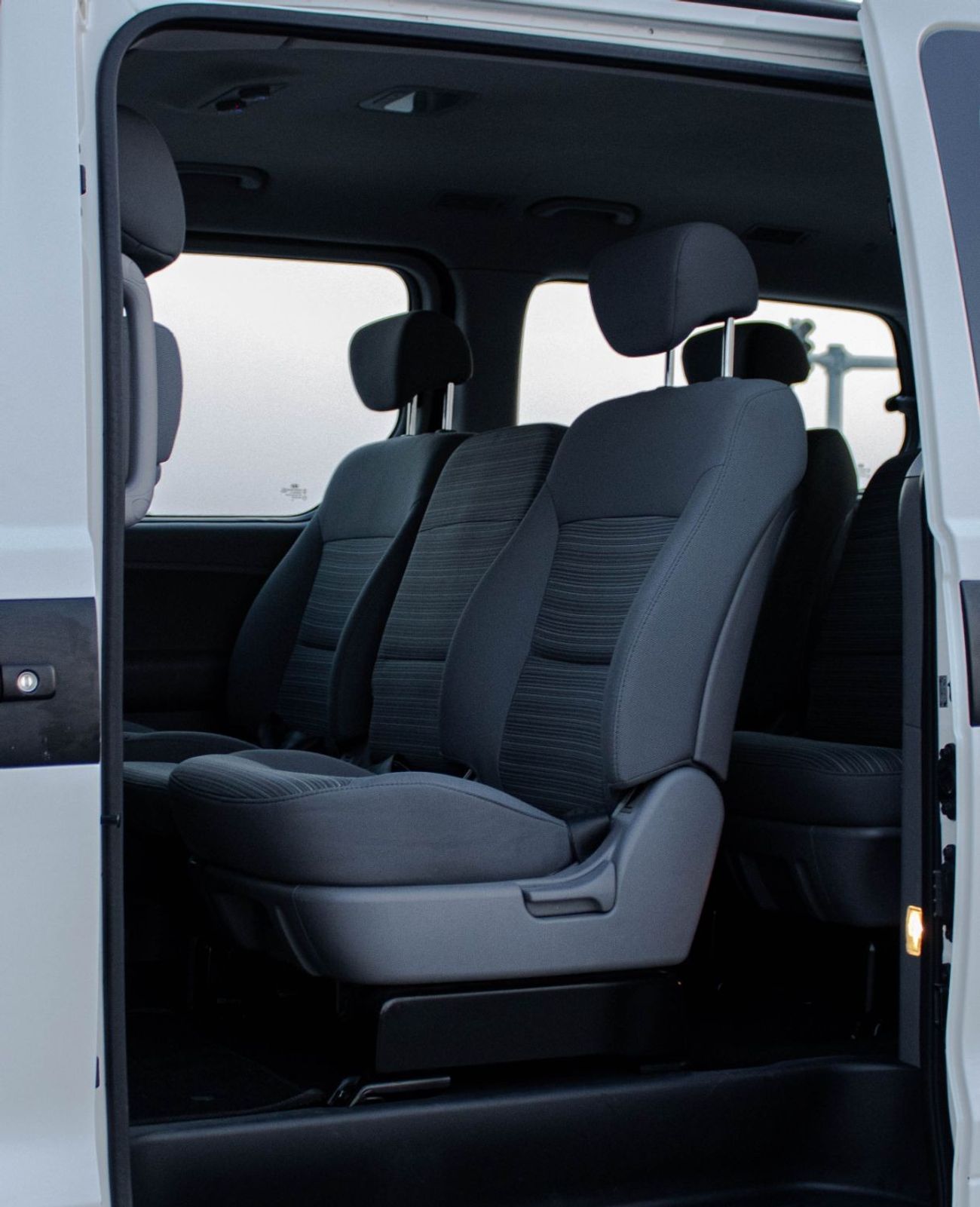 Hyundai H-1 2021 Hyundai H1 Mid (TQ), 4dr Van, 2.4L 4cyl Petrol, Automatic, Rear Wheel Drive