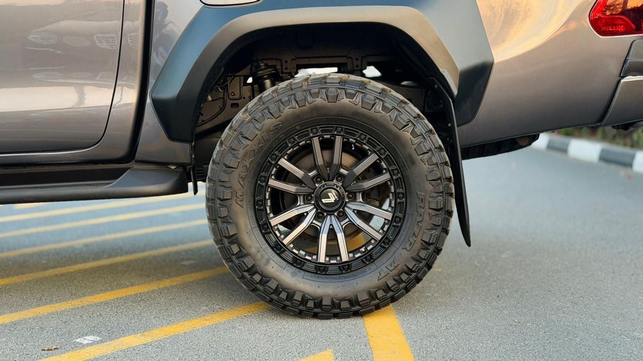 Toyota Hilux Special suspension+off-road tires GR Kitt