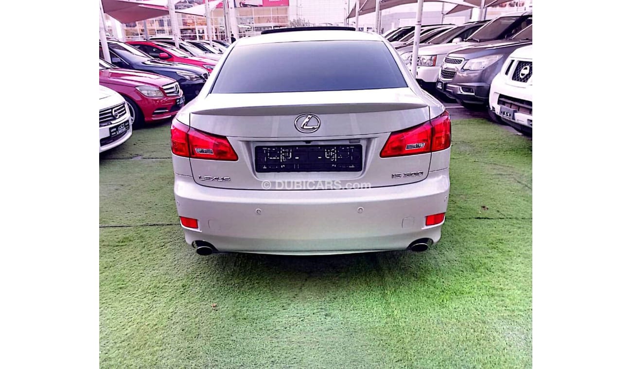 لكزس IS 300 خليجى موديل 2008 رقم واحد فتحة جلد رنجات حساسات بحالة ممتازة لاتحتاج لأى مصاريف