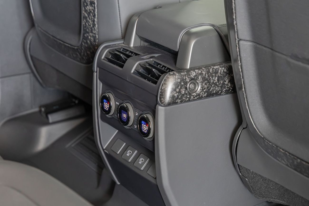 Land Rover Defender 110 P635 OCTA V8 Land Rover Defender 110 OCTA V8 | EVO Carbon Interior and Exterior | 2025