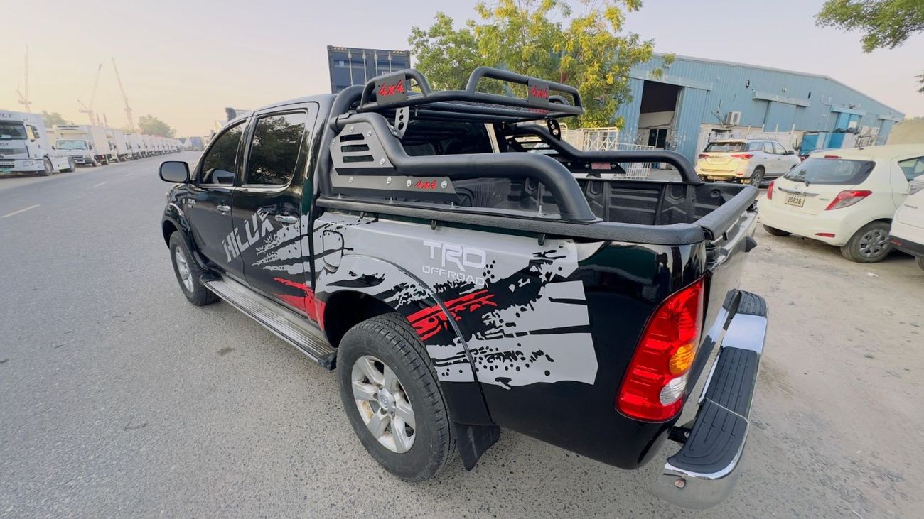 Toyota Hilux PREMIUM RED INTERIOR | MANUAL 2.5L DIESEL | LHD | 2007 | REAR VIEW CAMERA | PREMIUM SPORTS BAR WITH