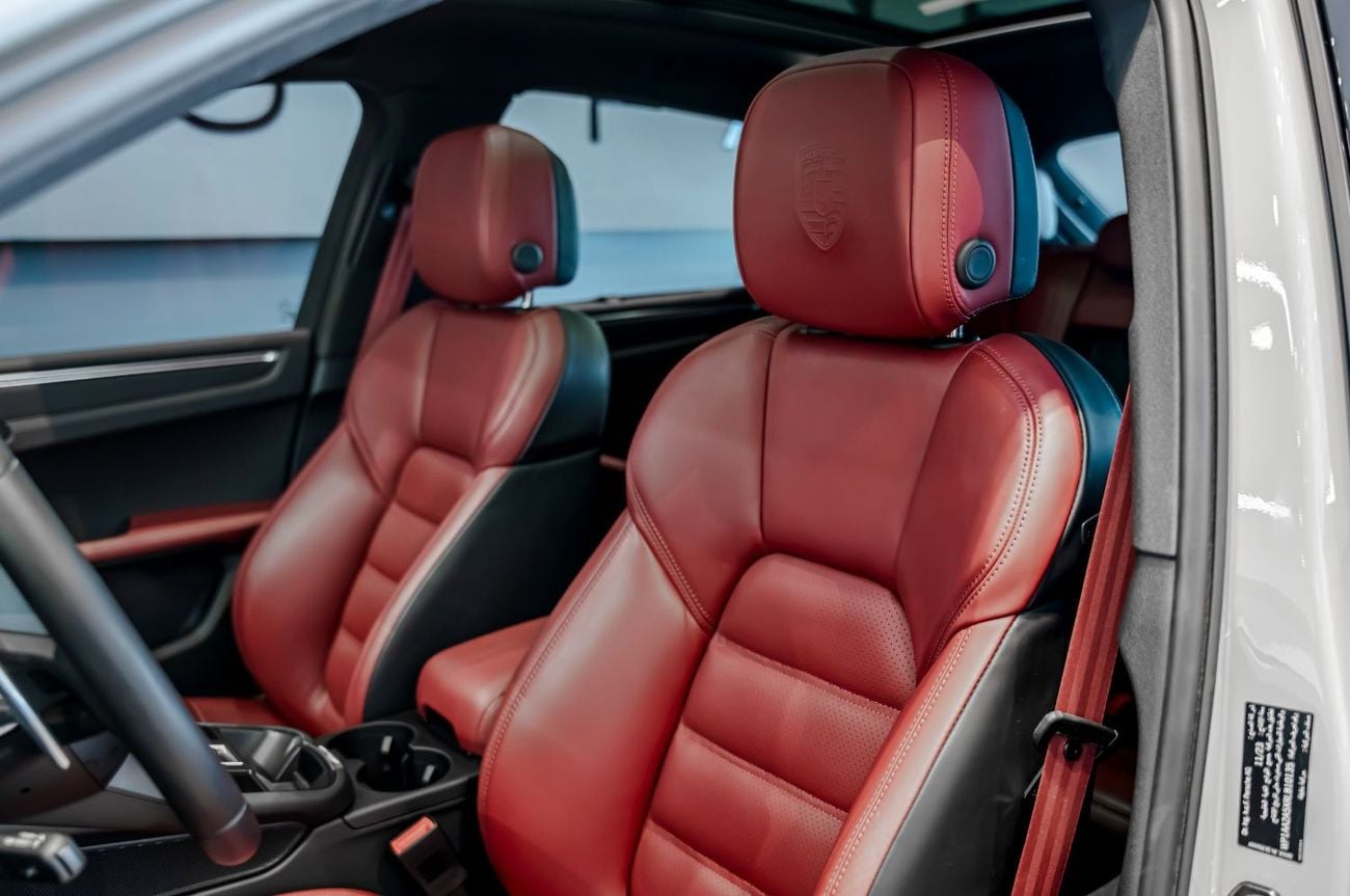 بورش ماكان Base 2.0T 2024 Porsche Macan T, 2026 Porsche Warranty, Full Service History, Low KMs, GCC