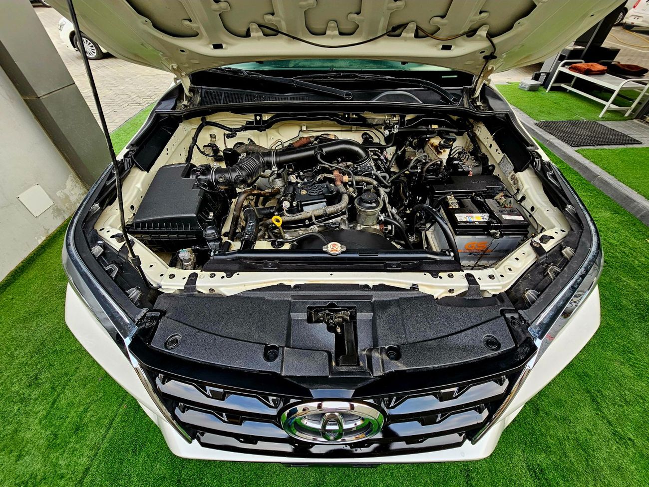 Toyota Fortuner EXR / V4 2.7L/ NEW SHAPE/ LEATHER/ LOW MILEAGE