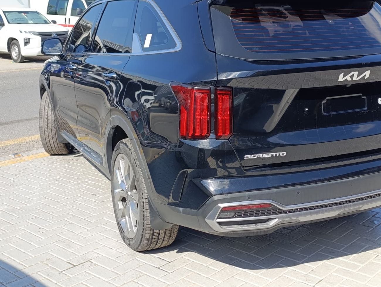Kia Sorento LX Base 2.4L AWD Base 2.2L AWD