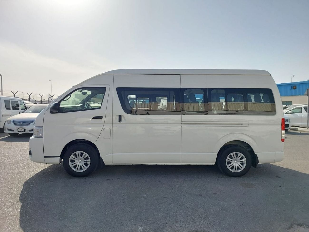 Toyota Hiace TOYOTA HIACE COMMUTER VAN RHD 2015 MODEL 3.0 L DIESEL AUTOMATIC(PM15677)