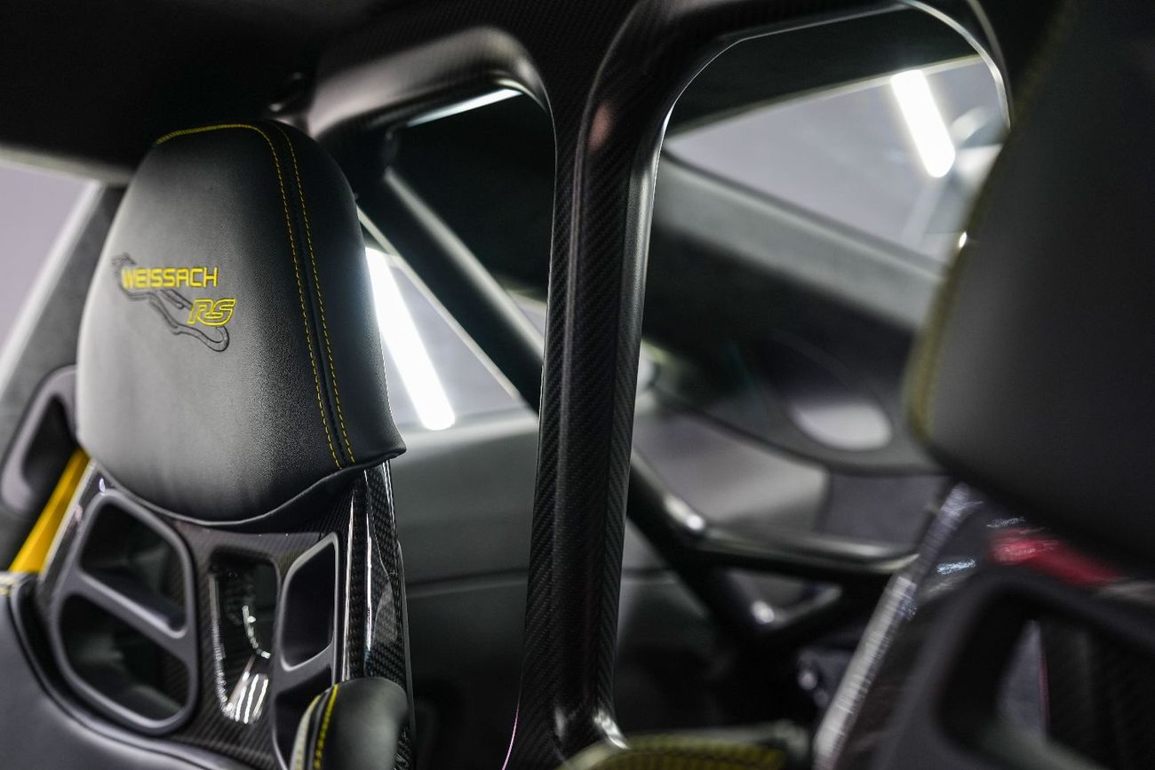 Porsche 911 GT3 RS 4.0L (520 HP) Coupe Weissach Package, Full Carbon, Ceramic Brakes, Lift System, Al Nabooda Wa