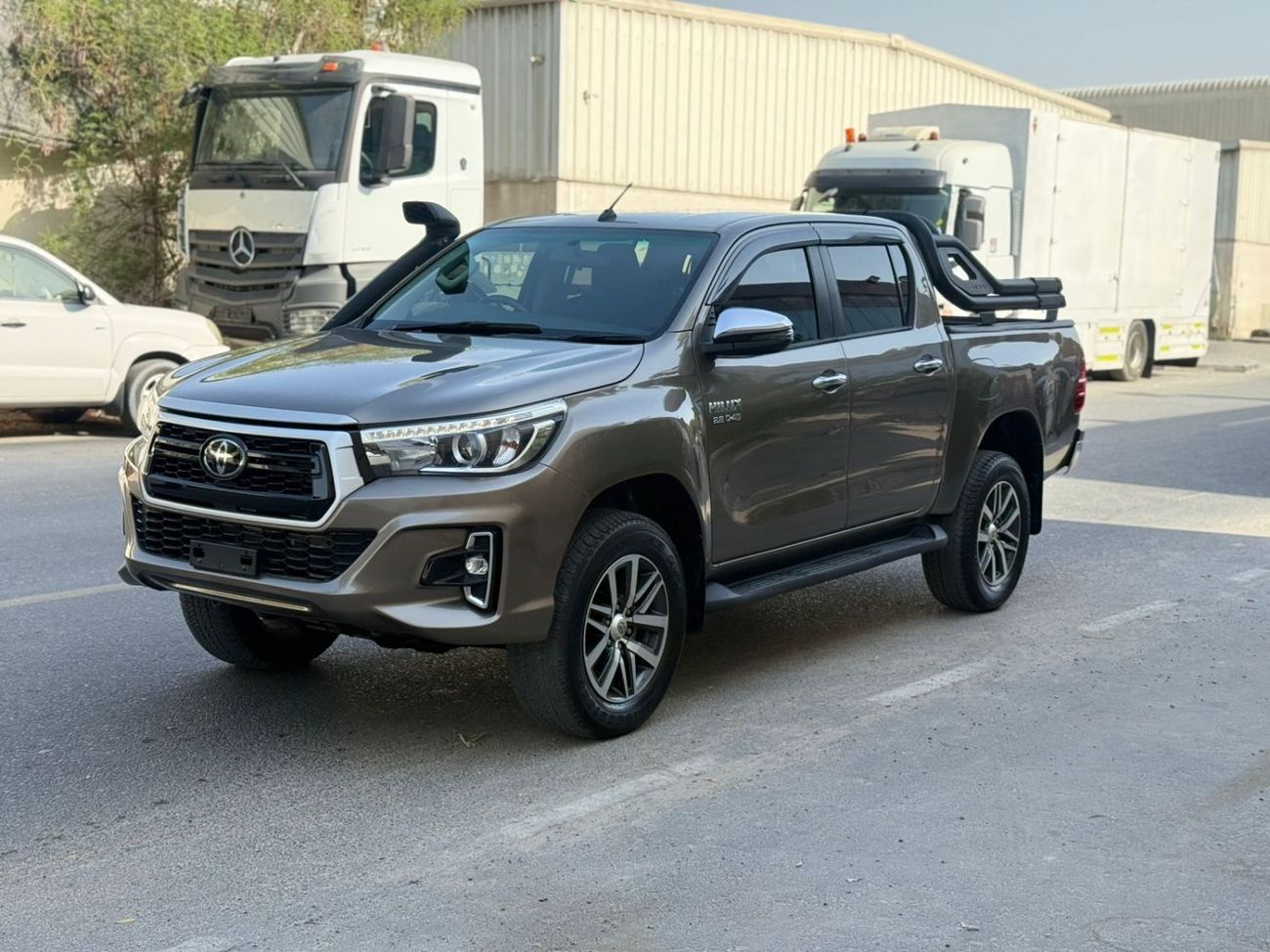 Toyota Hilux DOUBLE CABIN | MANUAL TRANSMISSION | RHD | 2.8L DIESEL ENGINE | PUSH START