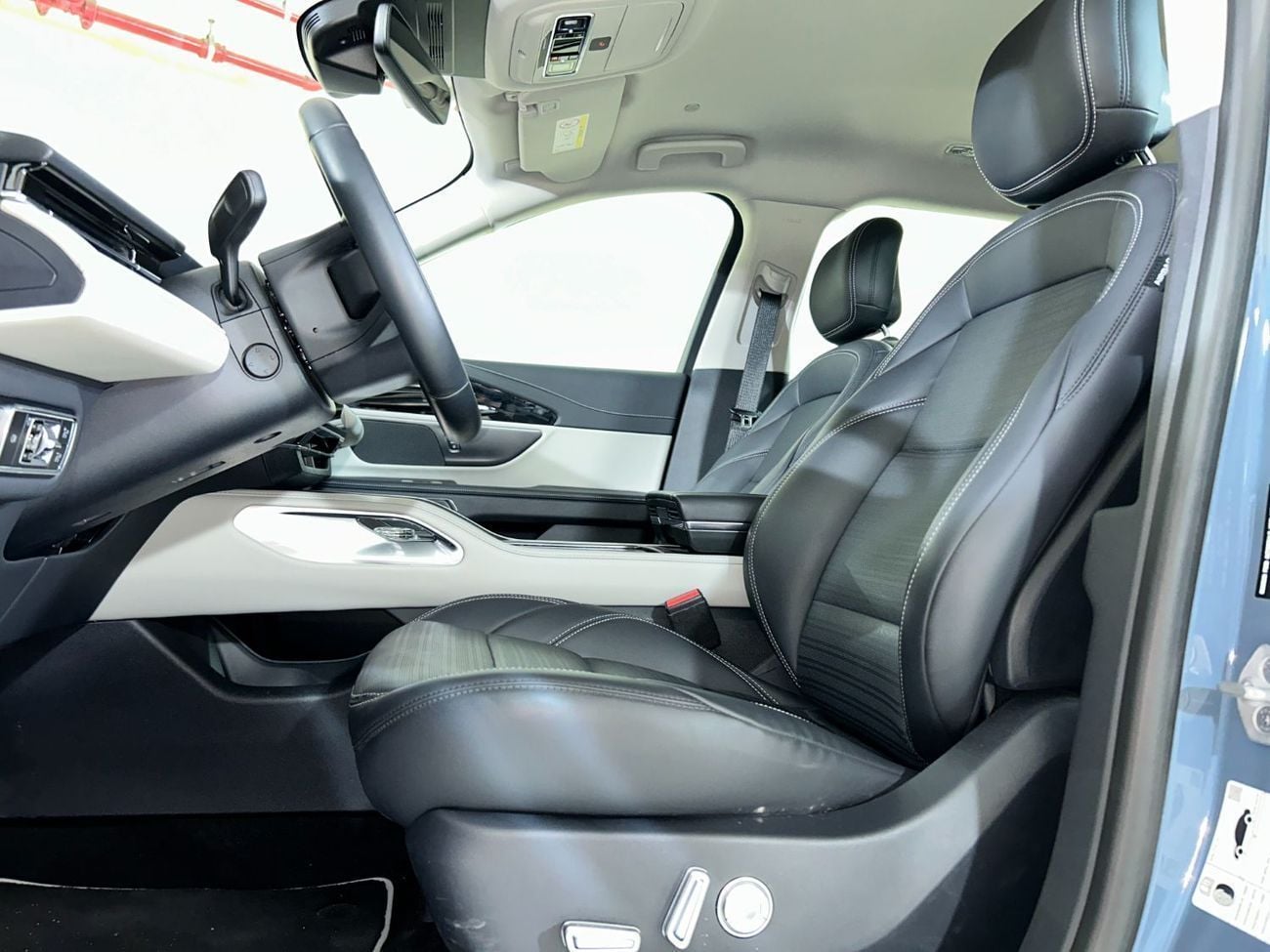 Lincoln Nautilus RESERVE I NAU325 / AL TAYER MOTORS AL QOUZ SHOWROOM