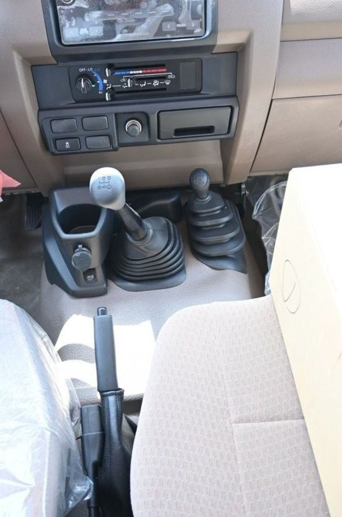 تويوتا لاند كروزر بيك آب تويوتا لاندكروزر (سلسلة 70) 4.5 لتر ديزل، بيك اب، دفع رباعي، 4 ابواب، ناقل حركة يدوي، قفل اطار، كابي