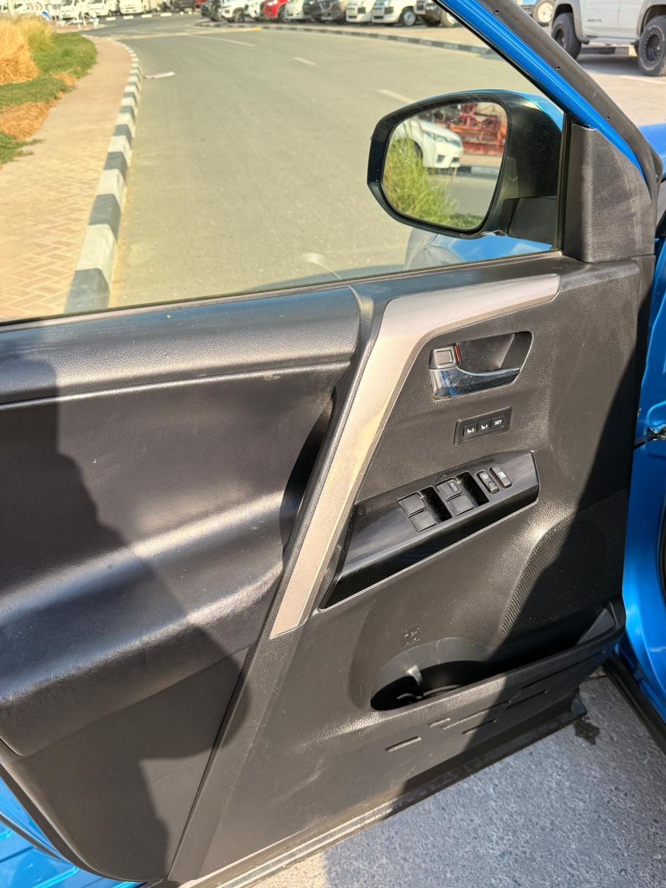 Toyota RAV4 VXR Limited 2.5L 360 camera, sunroof Full option