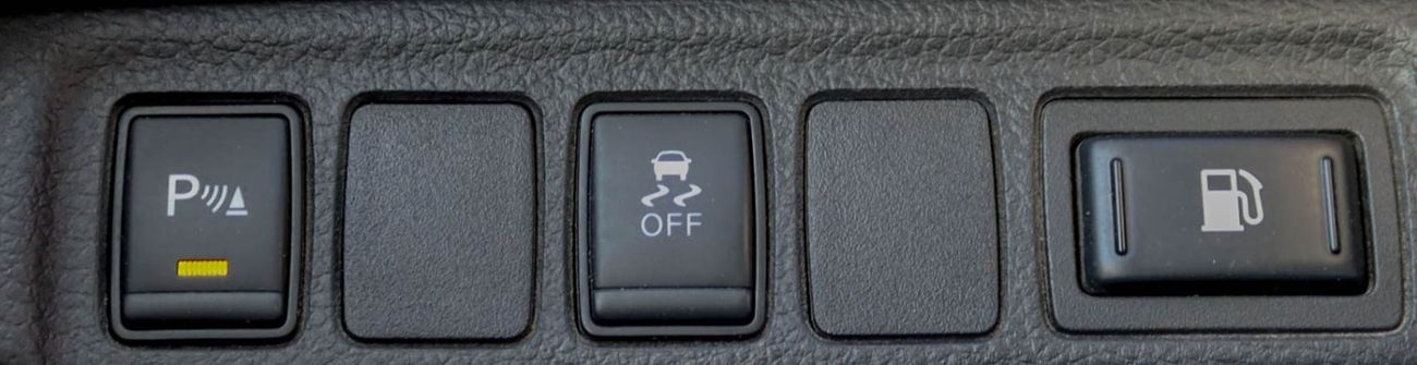 نيسان نافارا Std 2.5L 4WD A/T Nissan Navara 2019 2.5L 4WD GCC Accident-Free, In Excellent Condition, 1096 Monthly