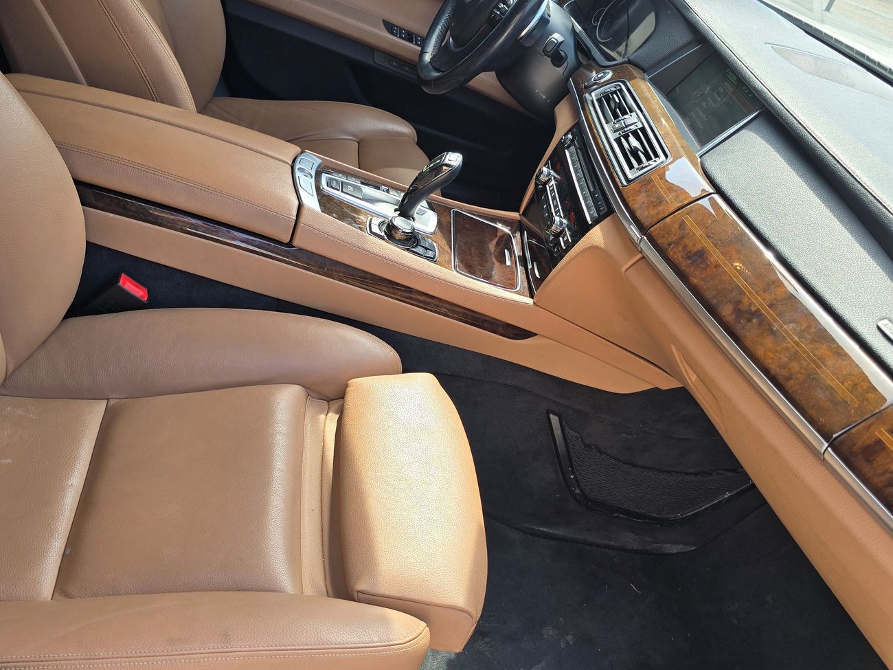 بي أم دبليو 750Li