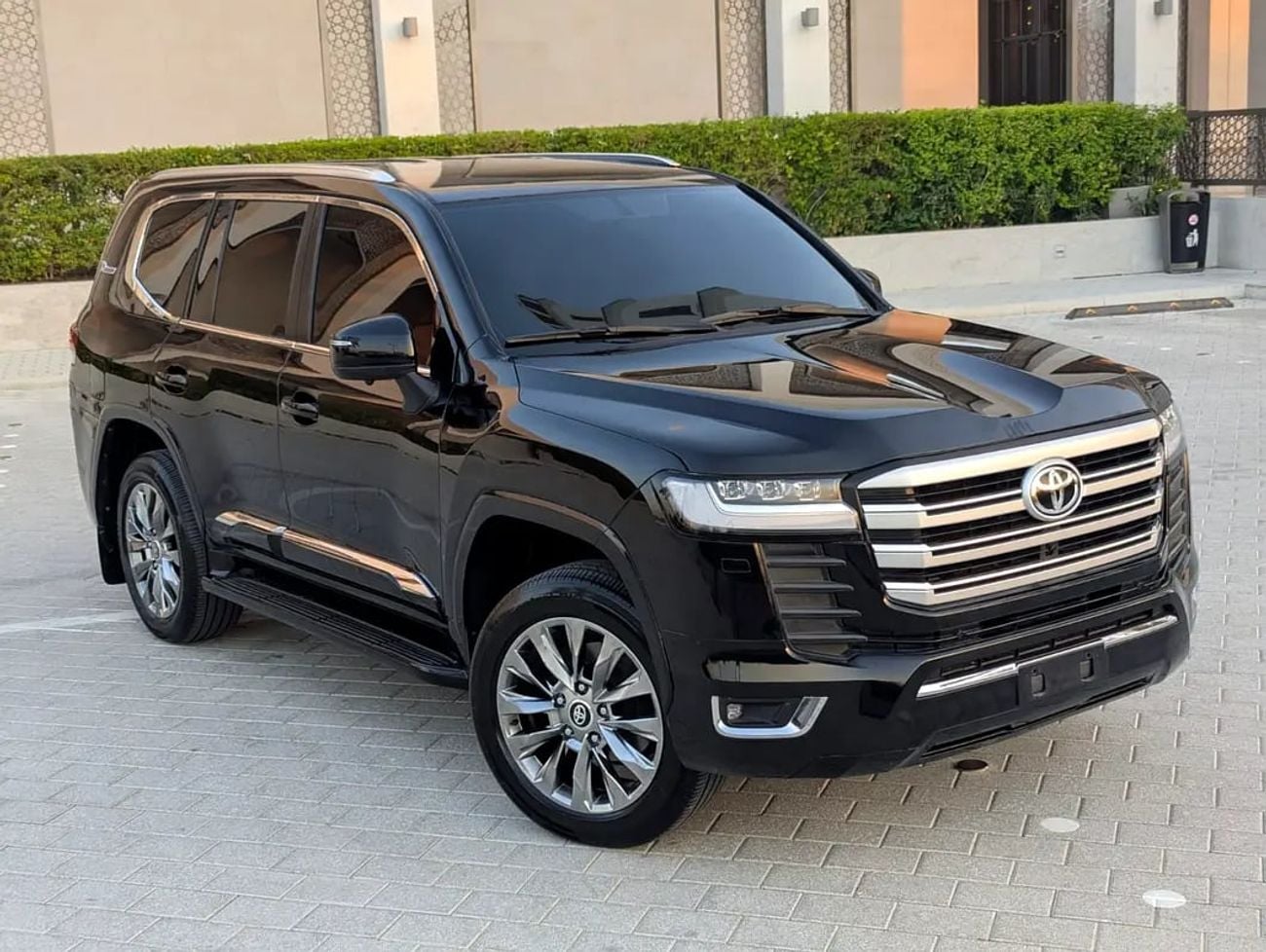 Toyota Land Cruiser GXR FACELIFTED WITH INTERIOR AND EXTERIOR V6 4.0L Excellent Condition