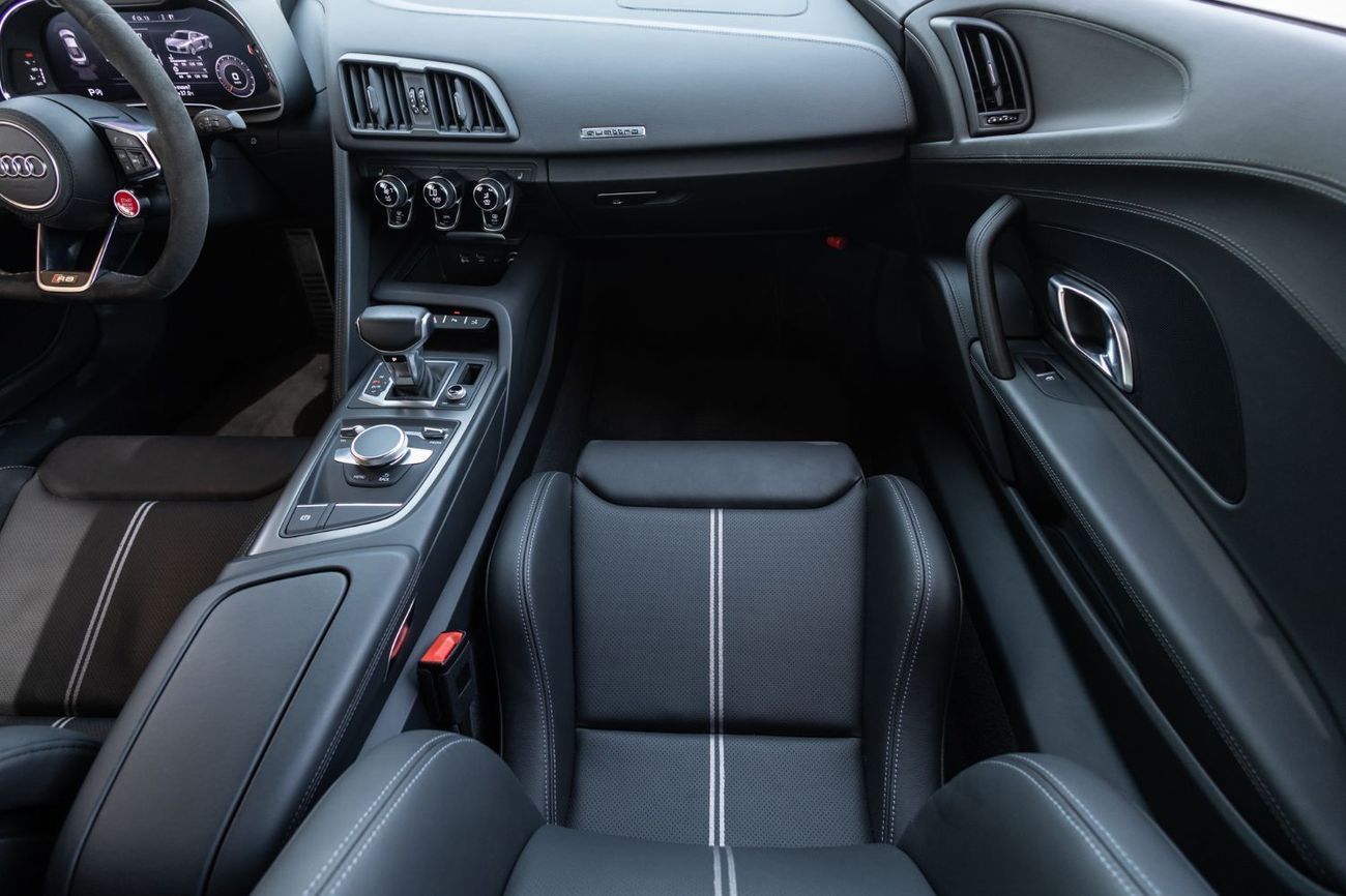 Audi R8 V10 RWD 5.2L (562 HP)