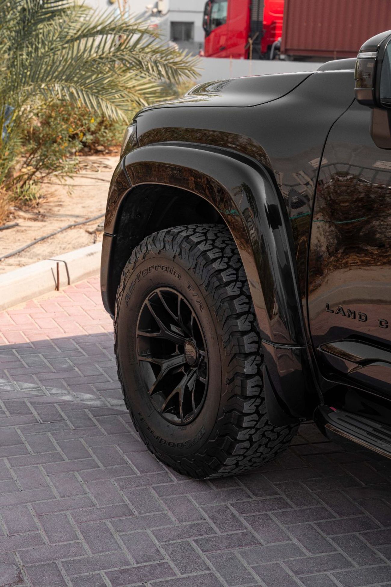 تويوتا لاند كروزر VXR WITH MBS AUTOBIOGRAPHY SEAT AND OFFROAD EDITION , ROOF STAR LIGHT