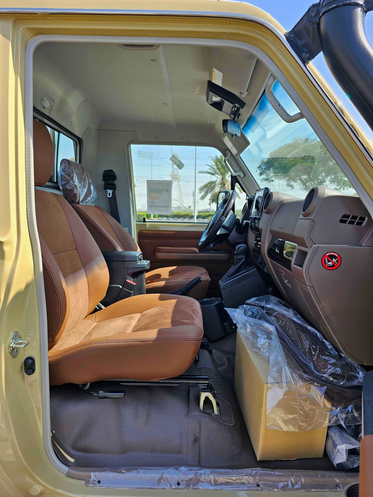 Toyota Land Cruiser Pick Up LC79 / 2.8L V4 Diesel / A/T / Singal Cabin / 4WD / FULL Option / SPECIAL OFFER