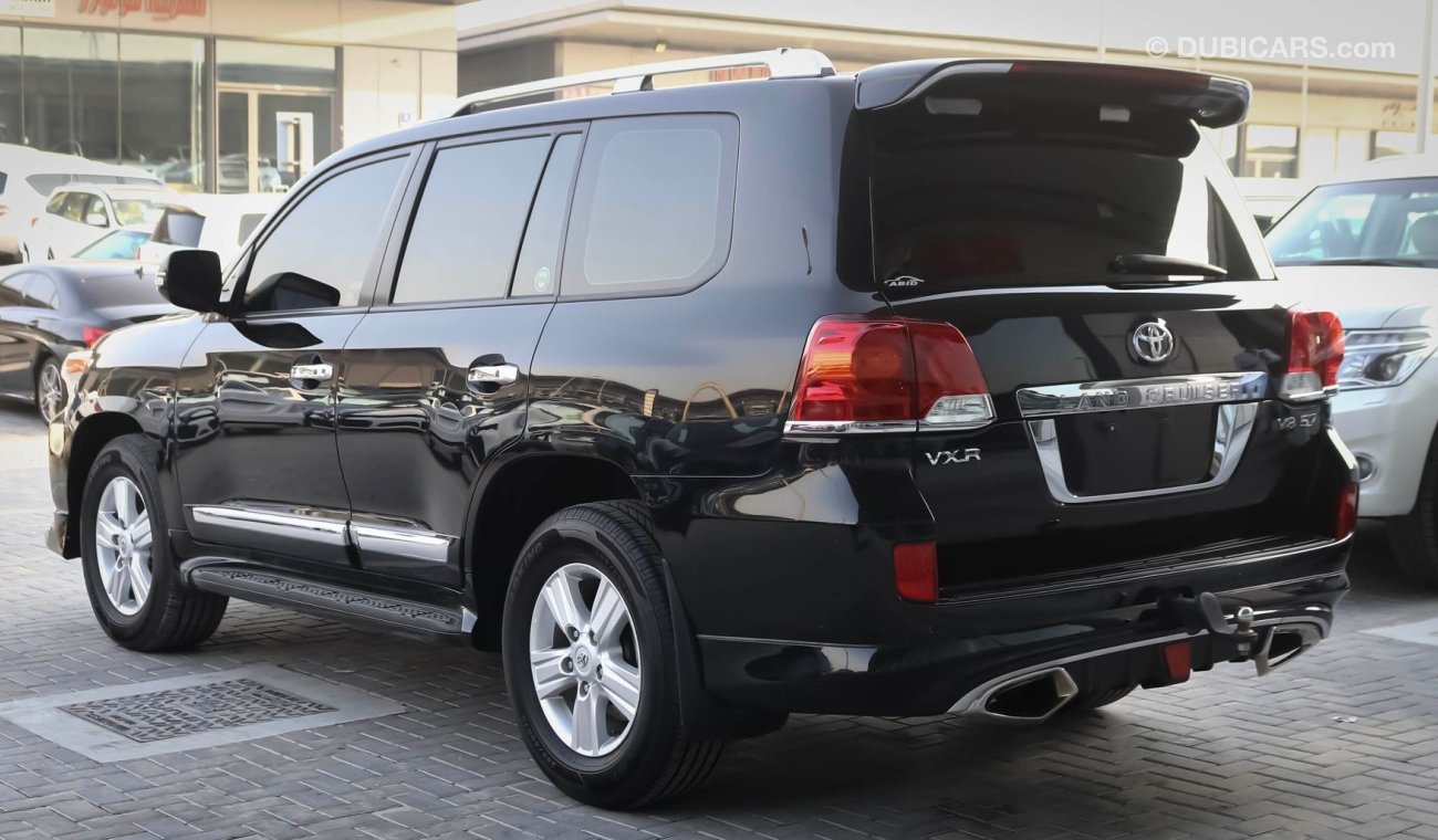 Toyota Land Cruiser VXR 5.7 V8