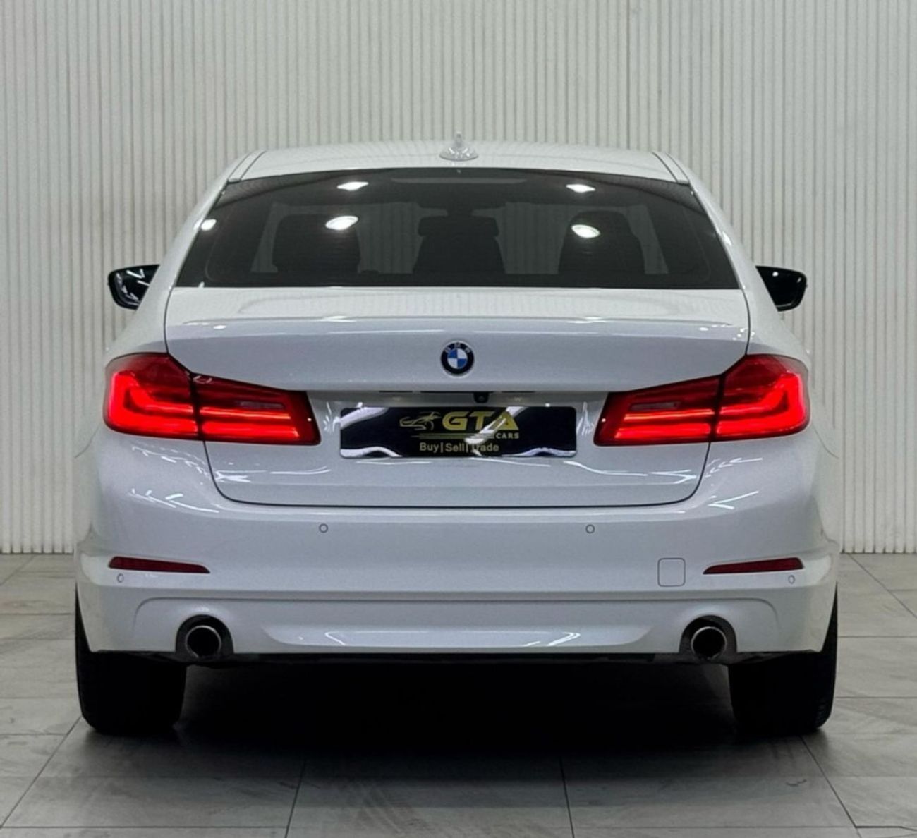 بي أم دبليو 520i Std 2.0L 2020 BMW 520i Executive, 2025 BMW Warranty + Service Pack, Excellent Condition, GCC