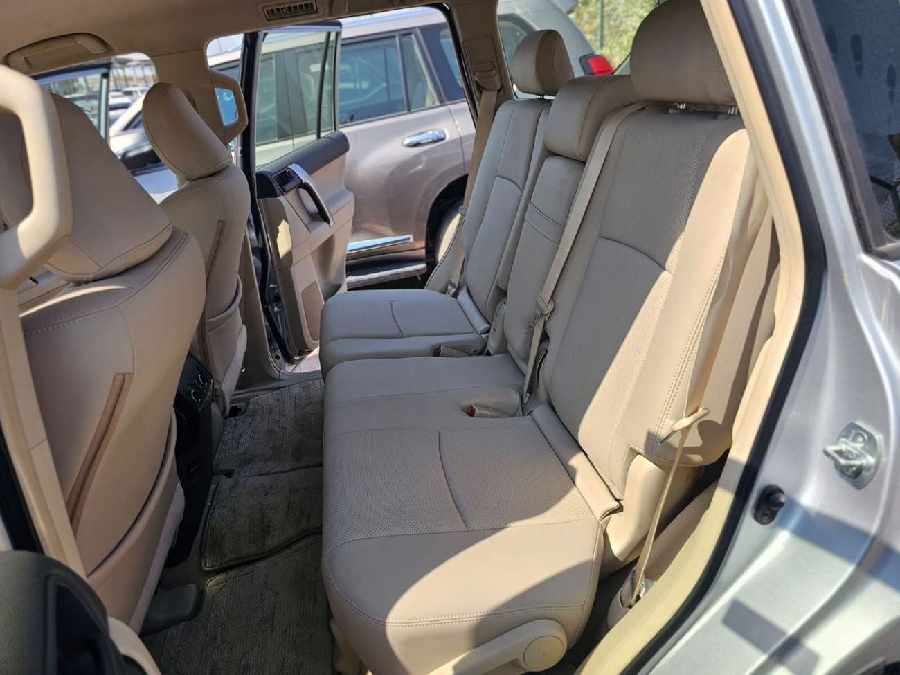 Toyota Prado TX-L 2022MODEL 2.7 v4 petrol Engine Colour sliver Transmission Automatic Interior Beige Leather seats 7se