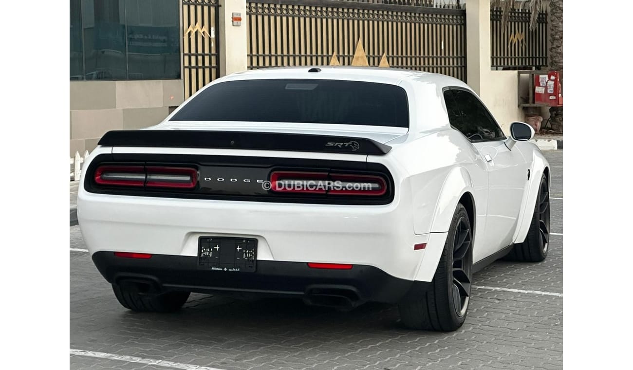 دودج تشالينجر SRT هيلكات عريضجسم