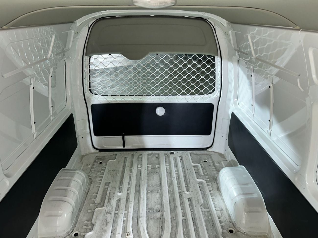 Foton View C Panel Van BJ5039 View CS2 Cargo Van HR MT Diesel / AL TAYER MOTORS / AL QOUZ SHOWROOM