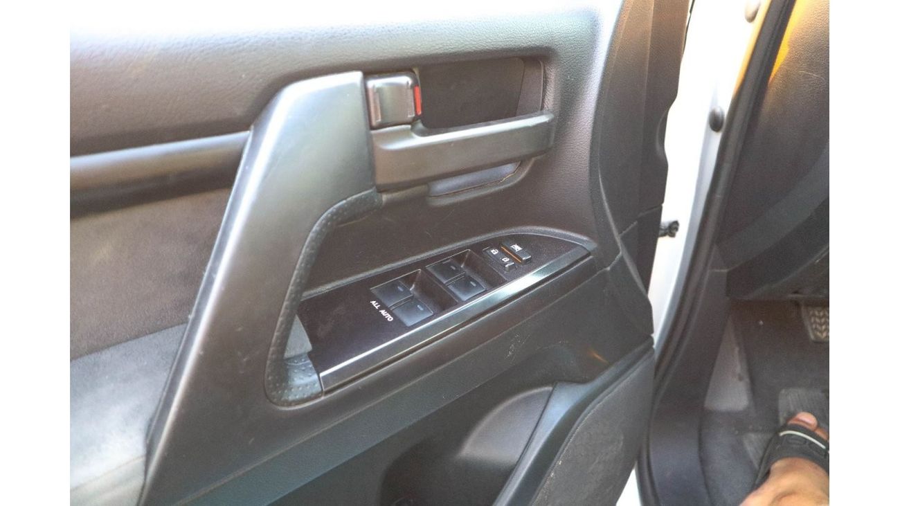 تويوتا لاند كروزر GXR3