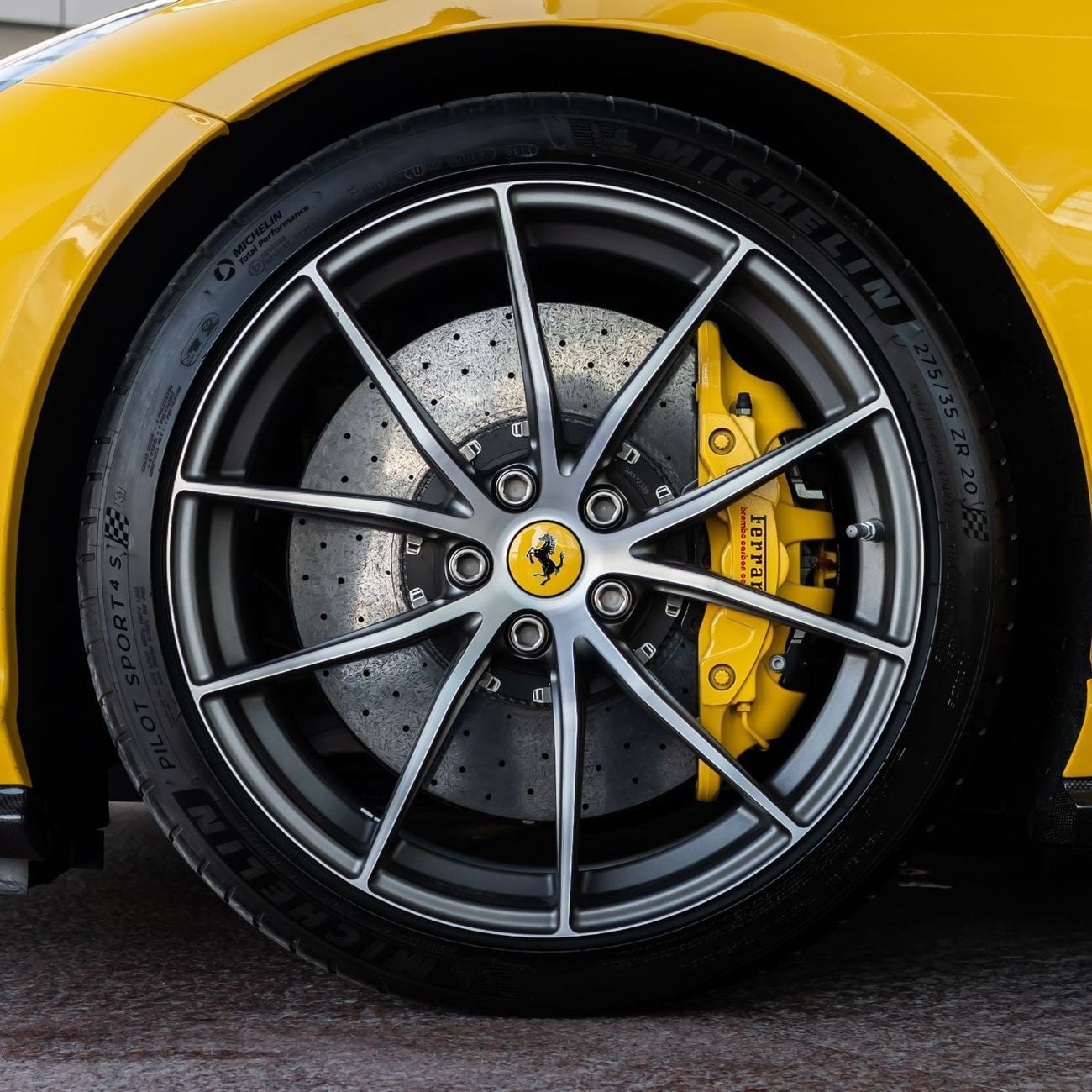 فيراري 812 GTS GTS 2022 FERRARI 812 (FULL CARBON BODY) DONE ONLY 3000KM