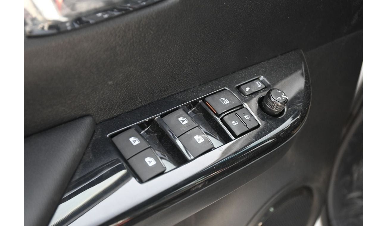 تويوتا هيلوكس GR Sport with Wireless Charger