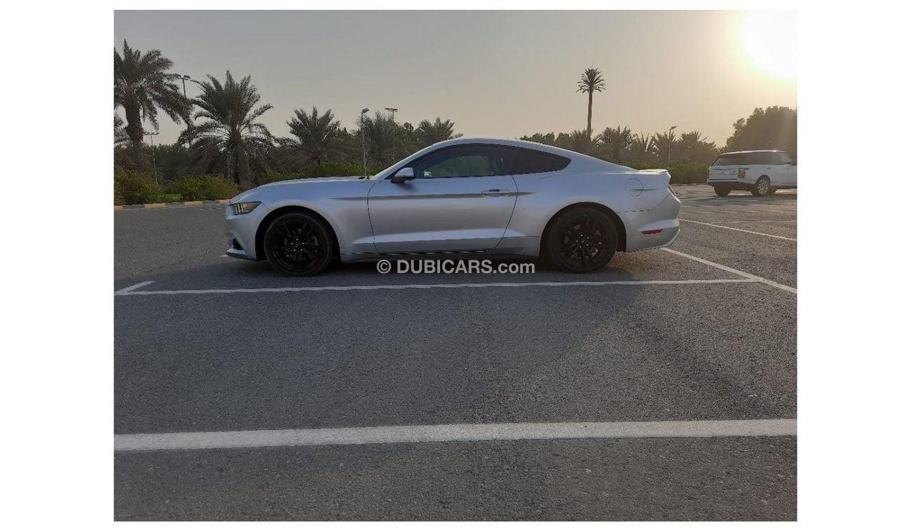 Ford Mustang GT Ford Mustang mobile 2016 Excellent Conditio  (USA - SPEC)  VERY GOOD CONDITION