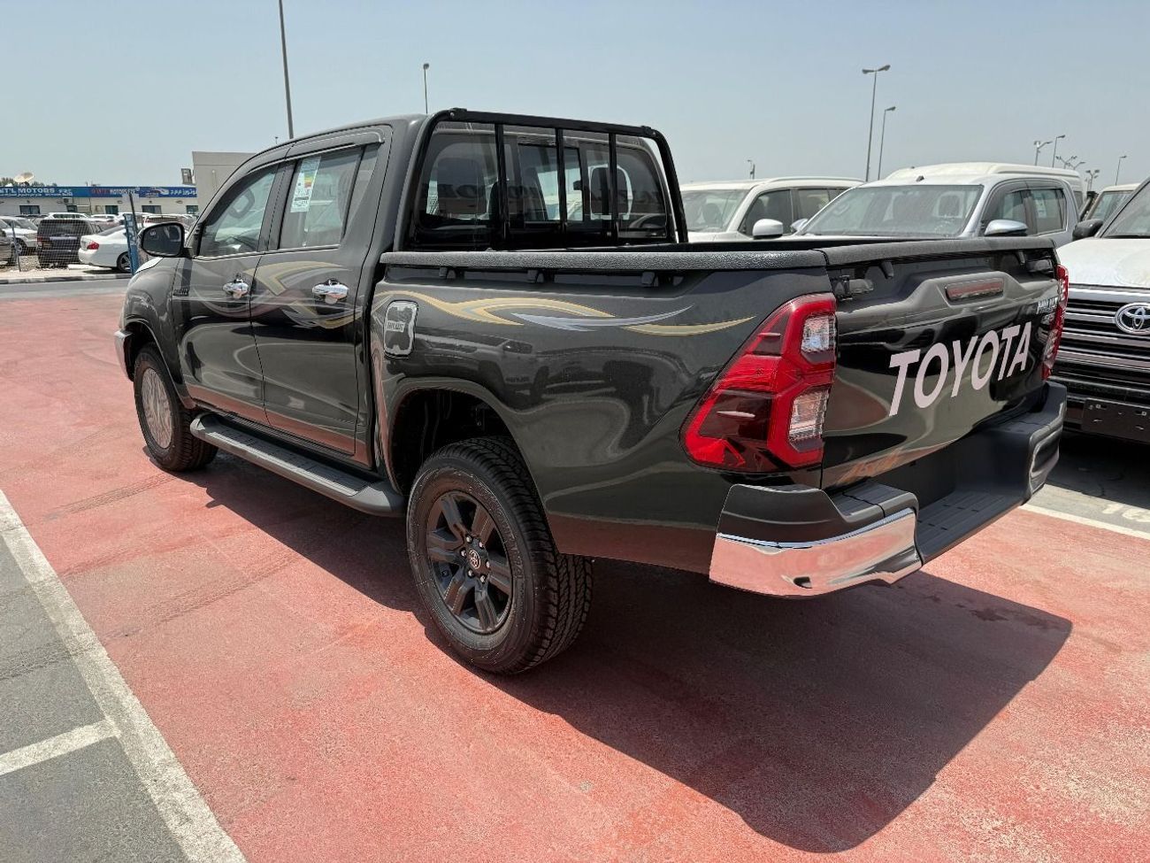 تويوتا هيلوكس TOYOTA HILUX 2.7L AT BLACK  2025-PUSH START