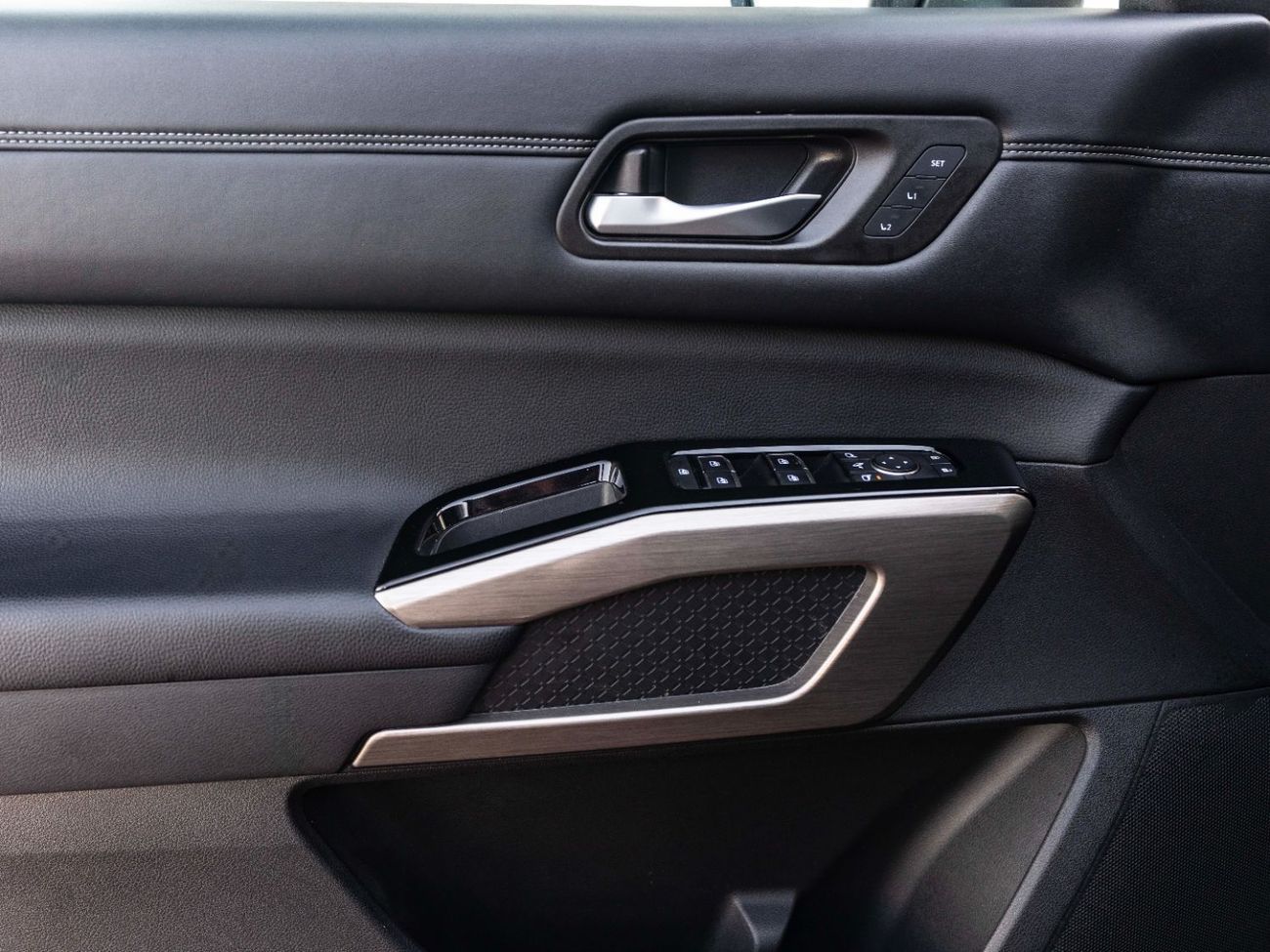 Nissan Pathfinder SL 3.5L (7 Seater)