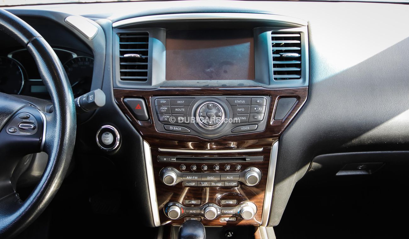 Nissan Pathfinder SV 4WD