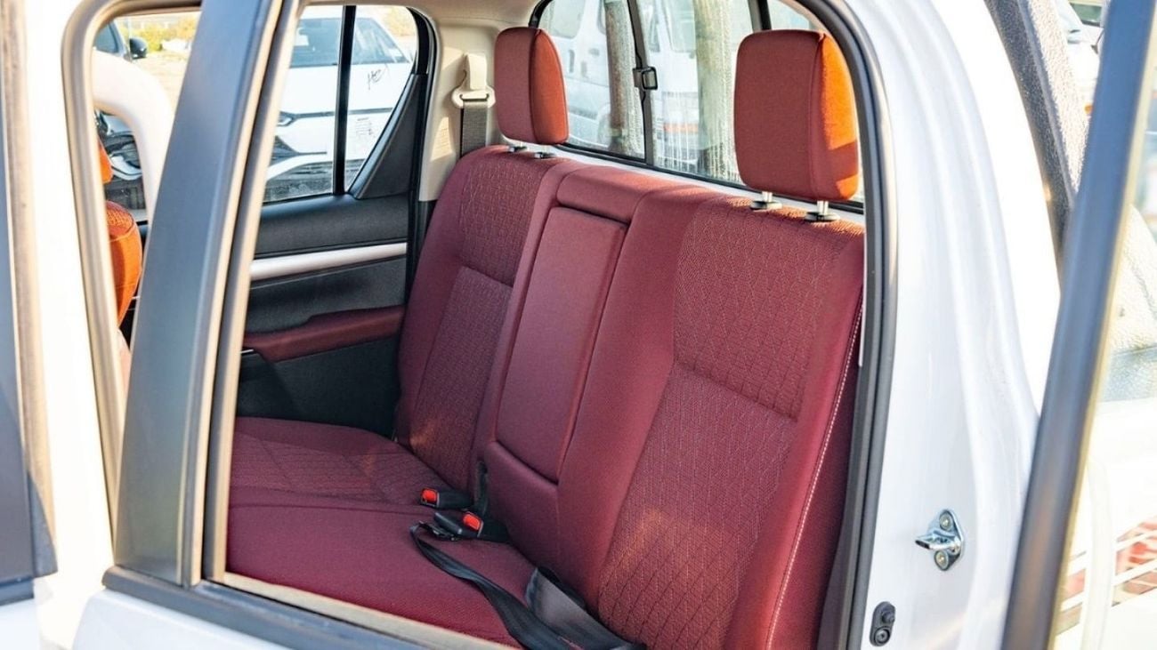 تويوتا هيلوكس Automatic , 2.7 L , 4x4 , full option