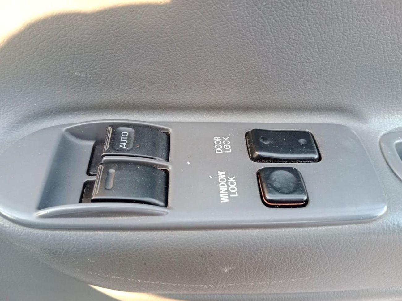 Toyota Hiace TOYOTA HIACE VAN RIGHT HAND DRIVE (PM1237)