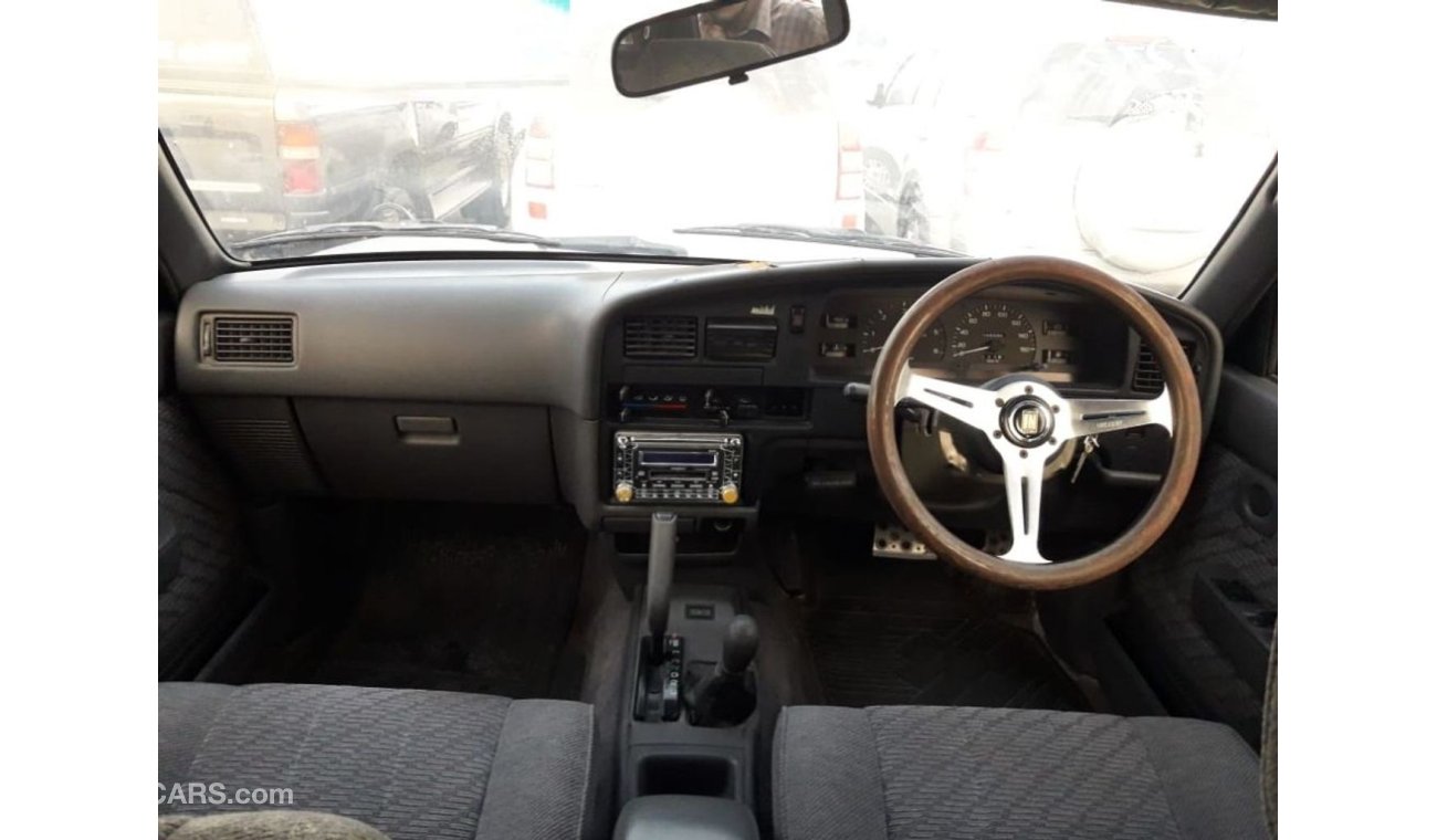 تويوتا هيلوكس Hilux RIGHT HAND DRIVE (Stock no PM 350 )