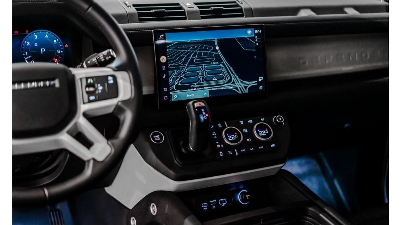 Land Rover Defender 2024 Land Rover Defender 110 P400 SE, 2028 Land Rover Edition, County Pack, Low KMs, GCC