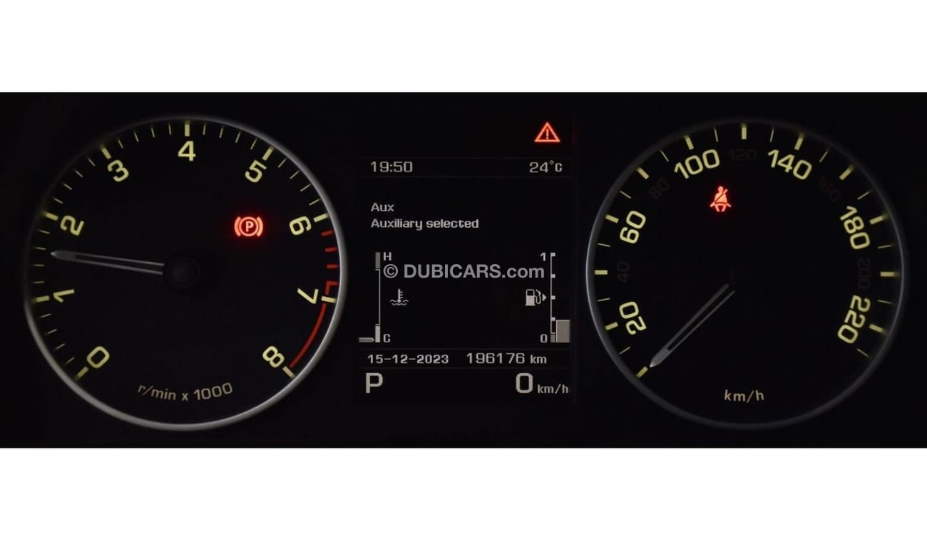 Land Rover Discovery EXCELLENT DEAL for our Land Rover LR4 SCV6 HSE ( 2015 Model ) in Red Color GCC Specs