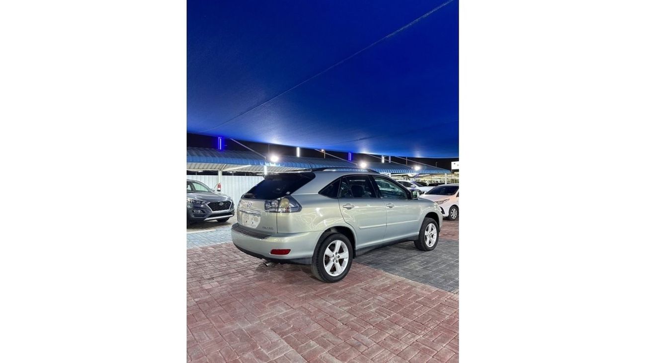 لكزس RX 330 2005 لكزس RX 330 مع الحد الأدنى من الأضرار، السيارة في حالة جيدة.